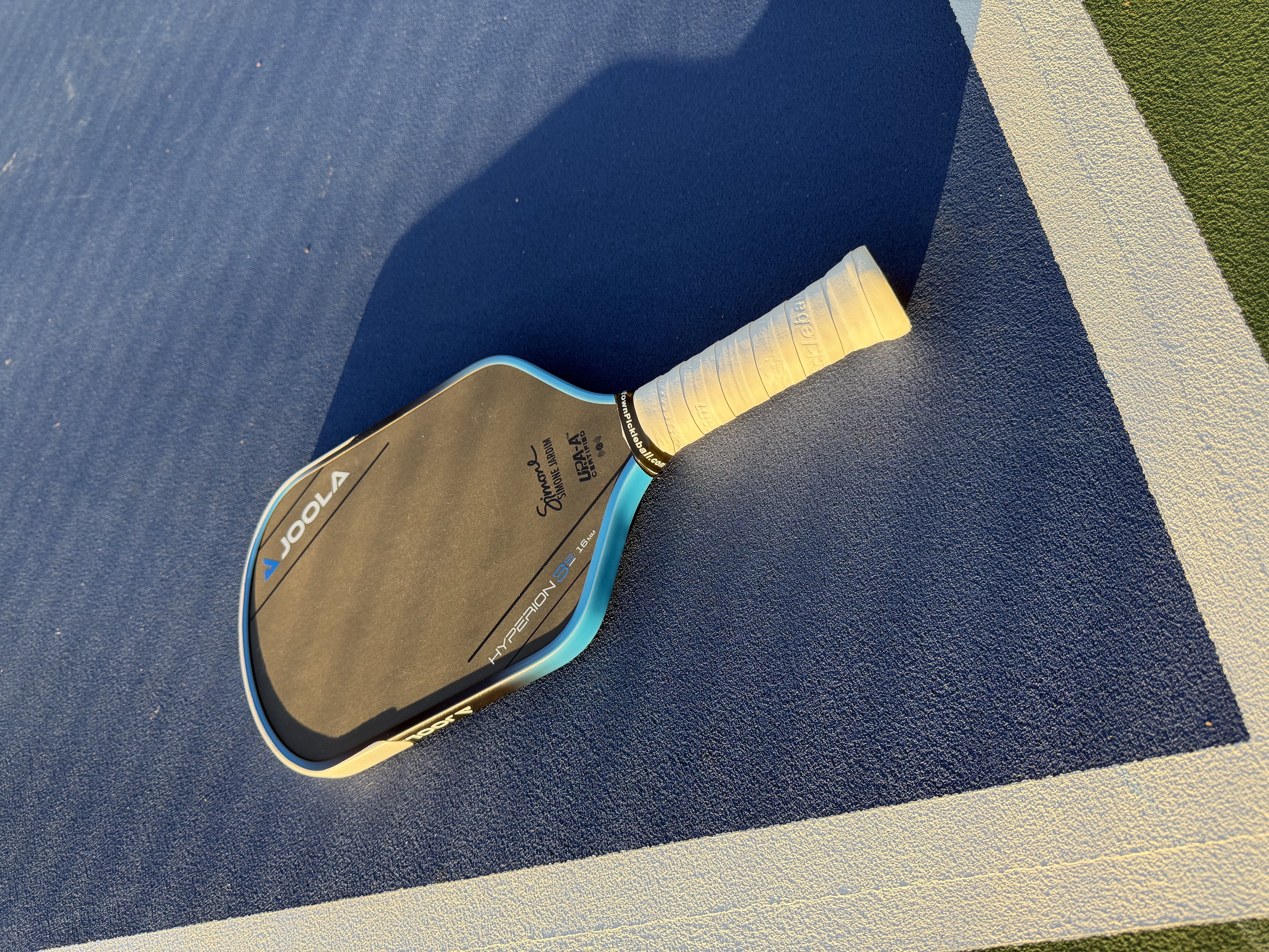 JOOLA Hyperion 3S on court