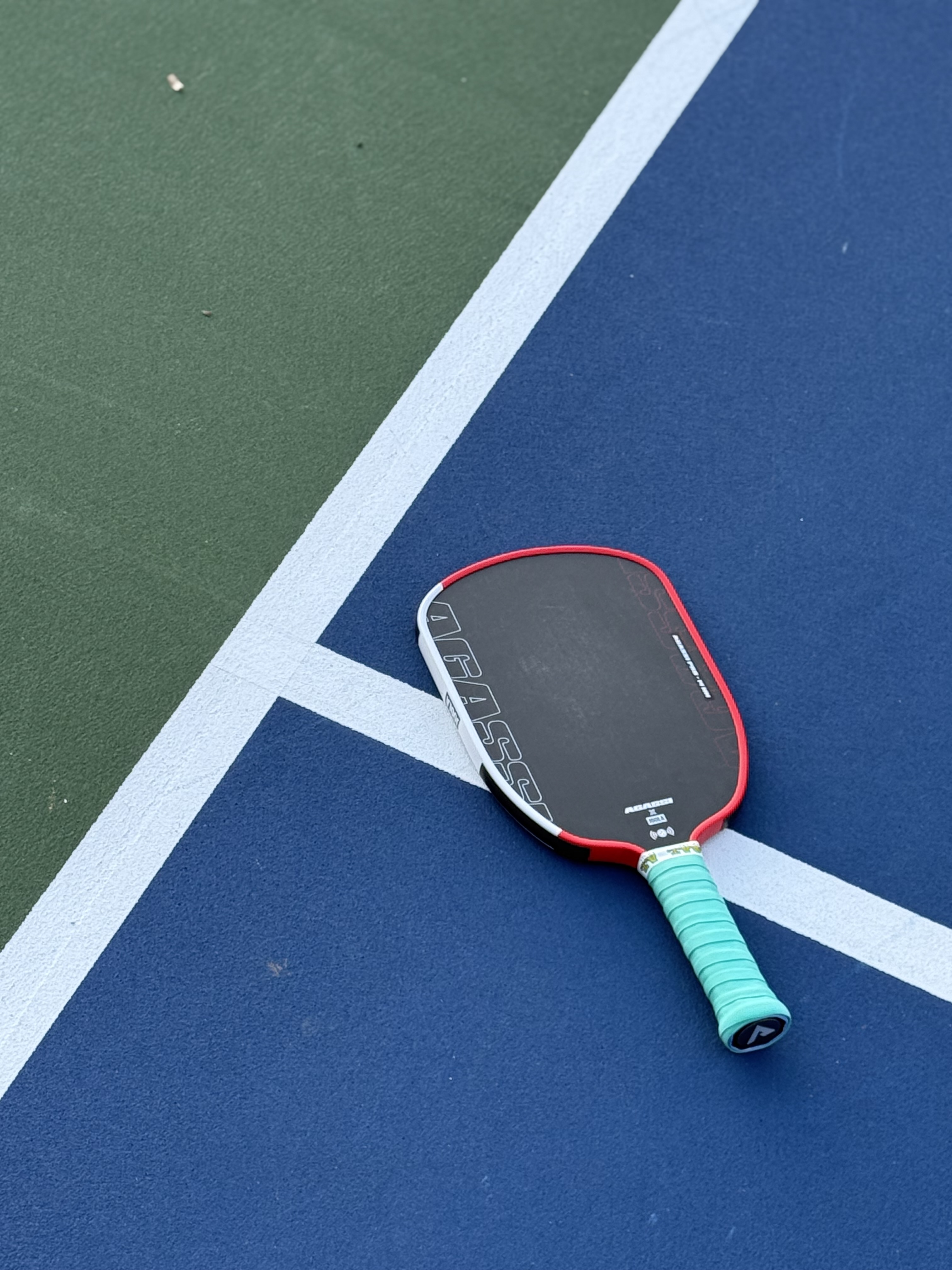 JOOLA Agassi 14mm pickleball paddle detail